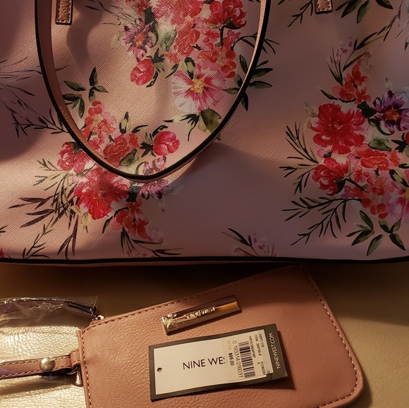 HOST PICK!! ⚘⚘⚘ Nine West Tote - Picture 6 of 8